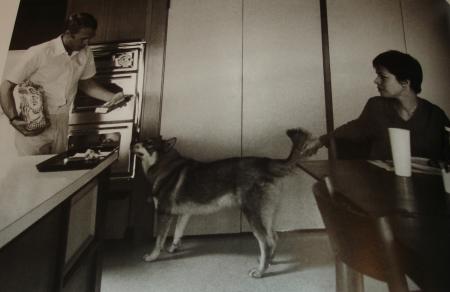 avec son chien mike et neile