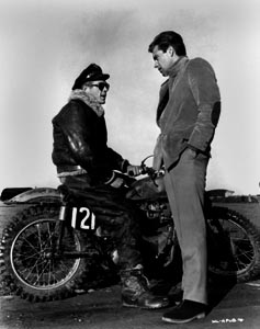 sur l homme qui aimait la guerre - the war lover