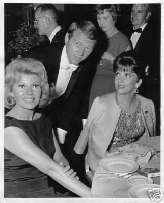 Steve McQueen avec Rita Hayworth et Gina Lollabrigida